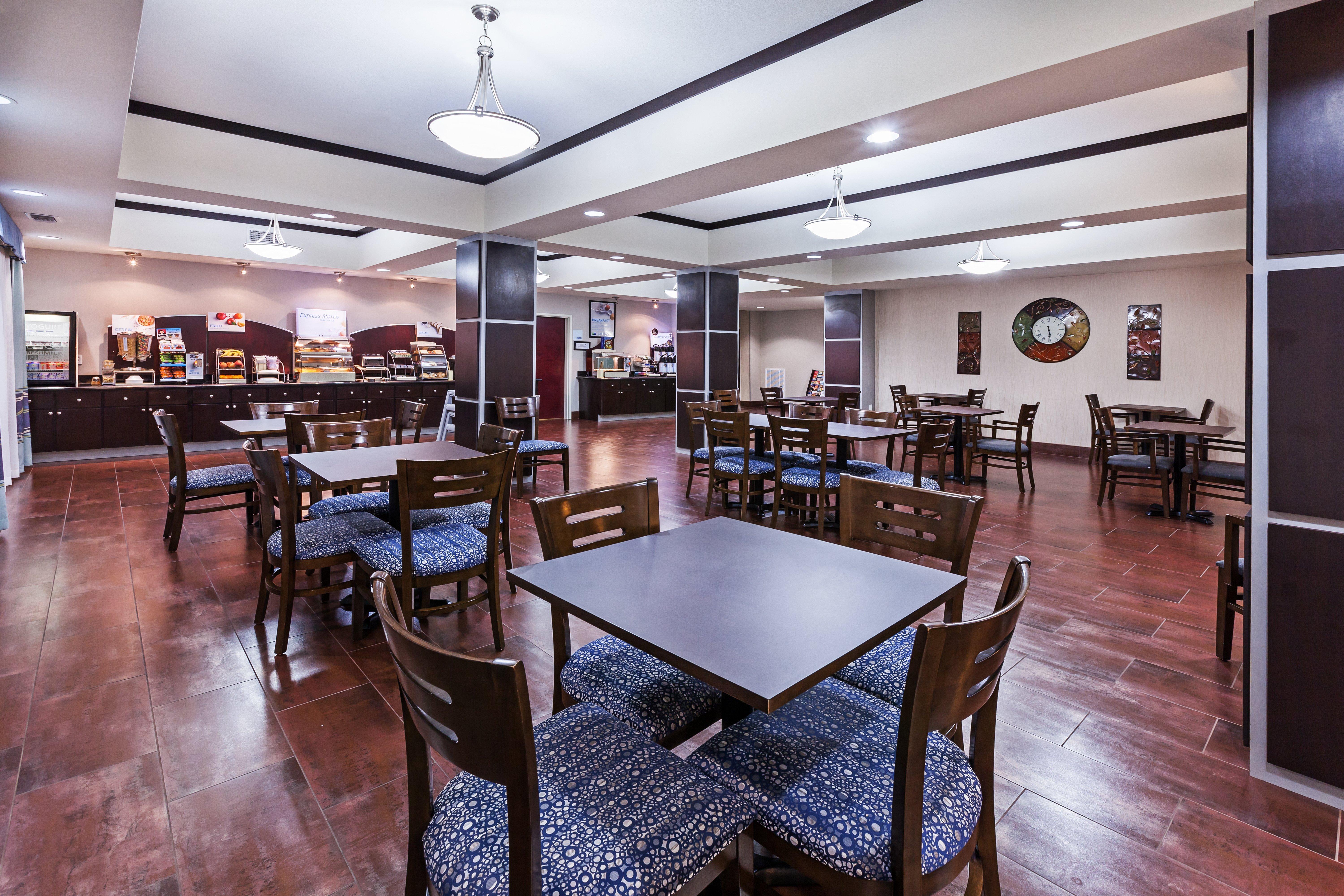 Holiday Inn Express & Suites Cleveland By Ihg Exteriör bild