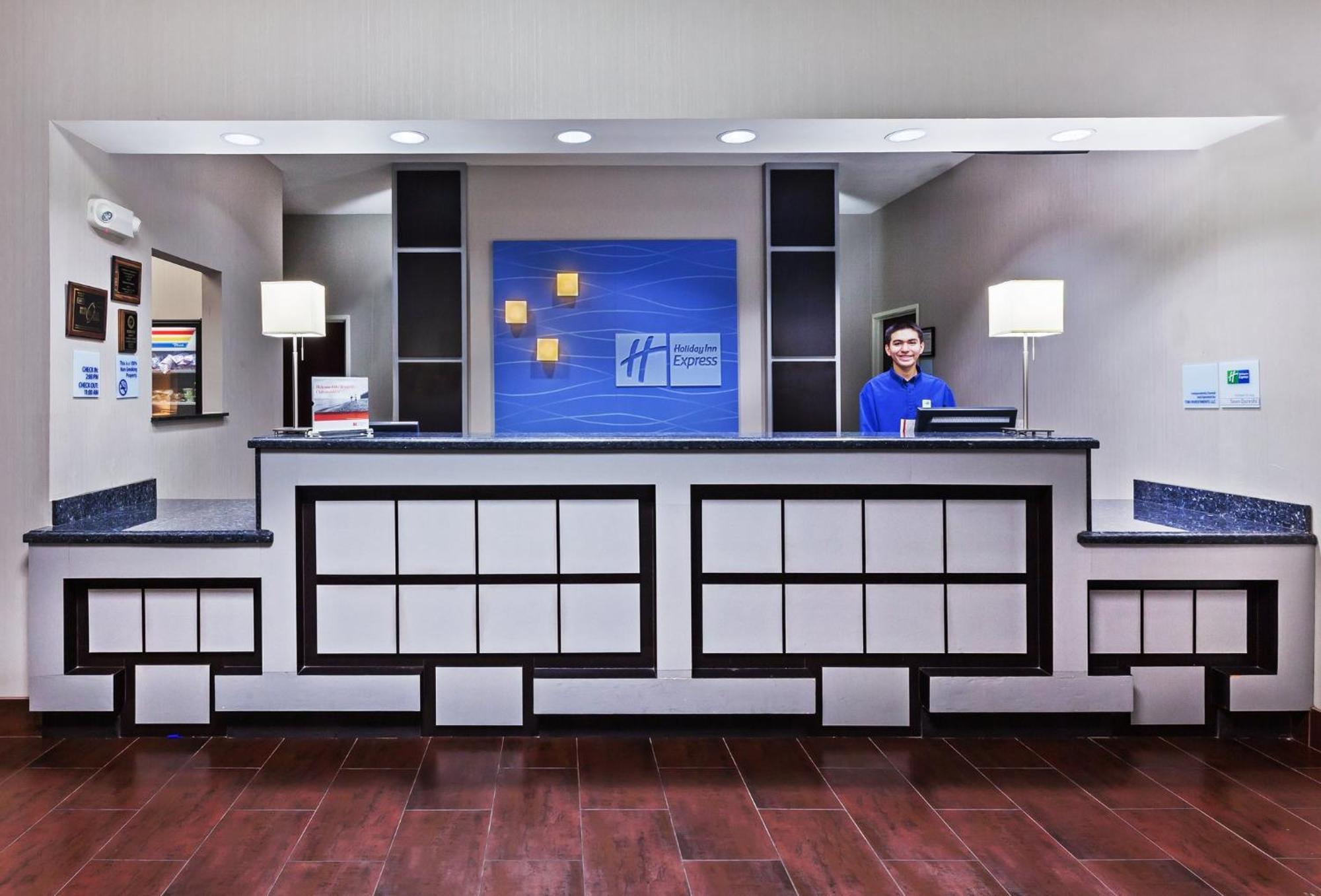 Holiday Inn Express & Suites Cleveland By Ihg Exteriör bild