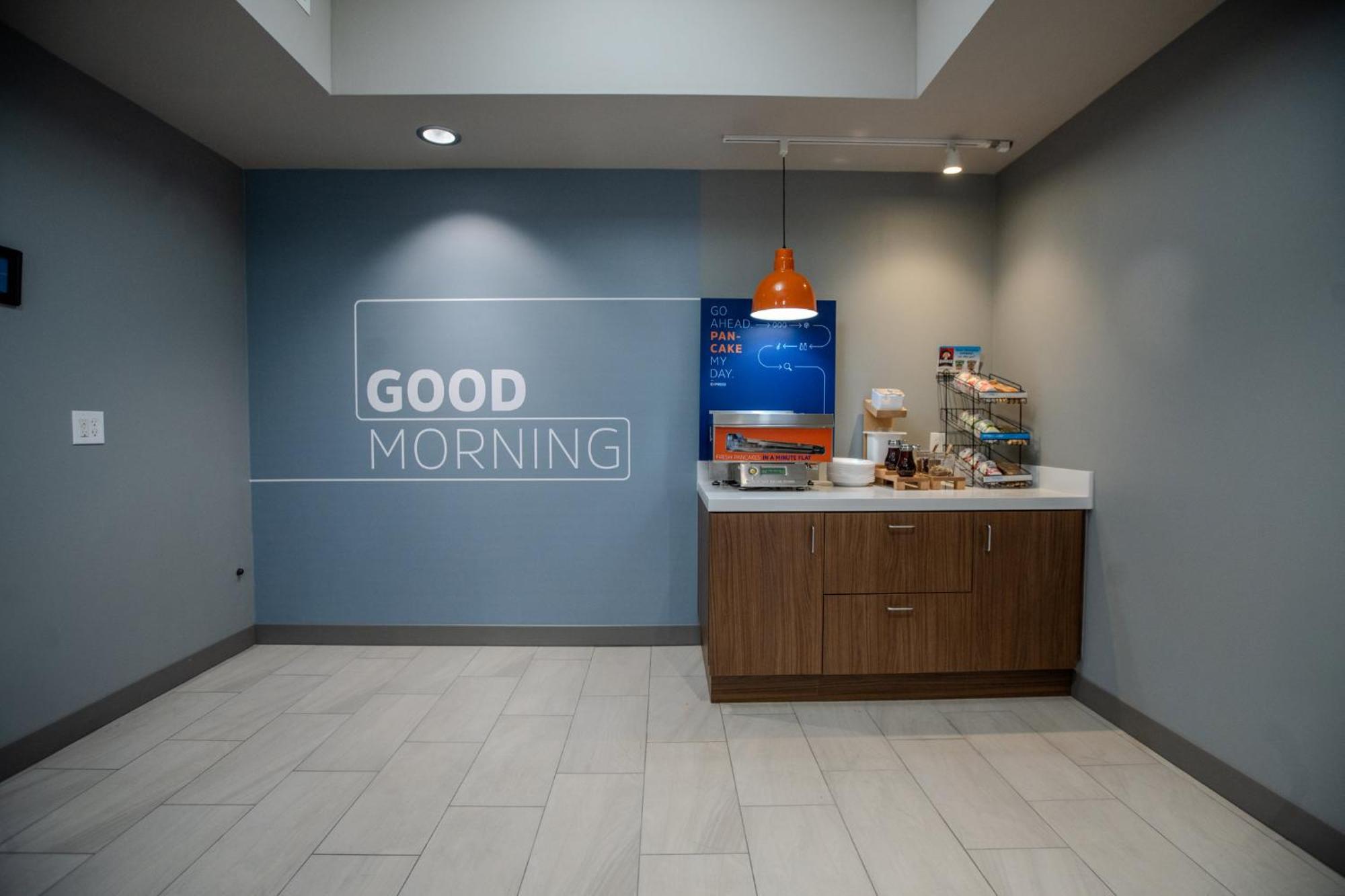 Holiday Inn Express & Suites Cleveland By Ihg Exteriör bild
