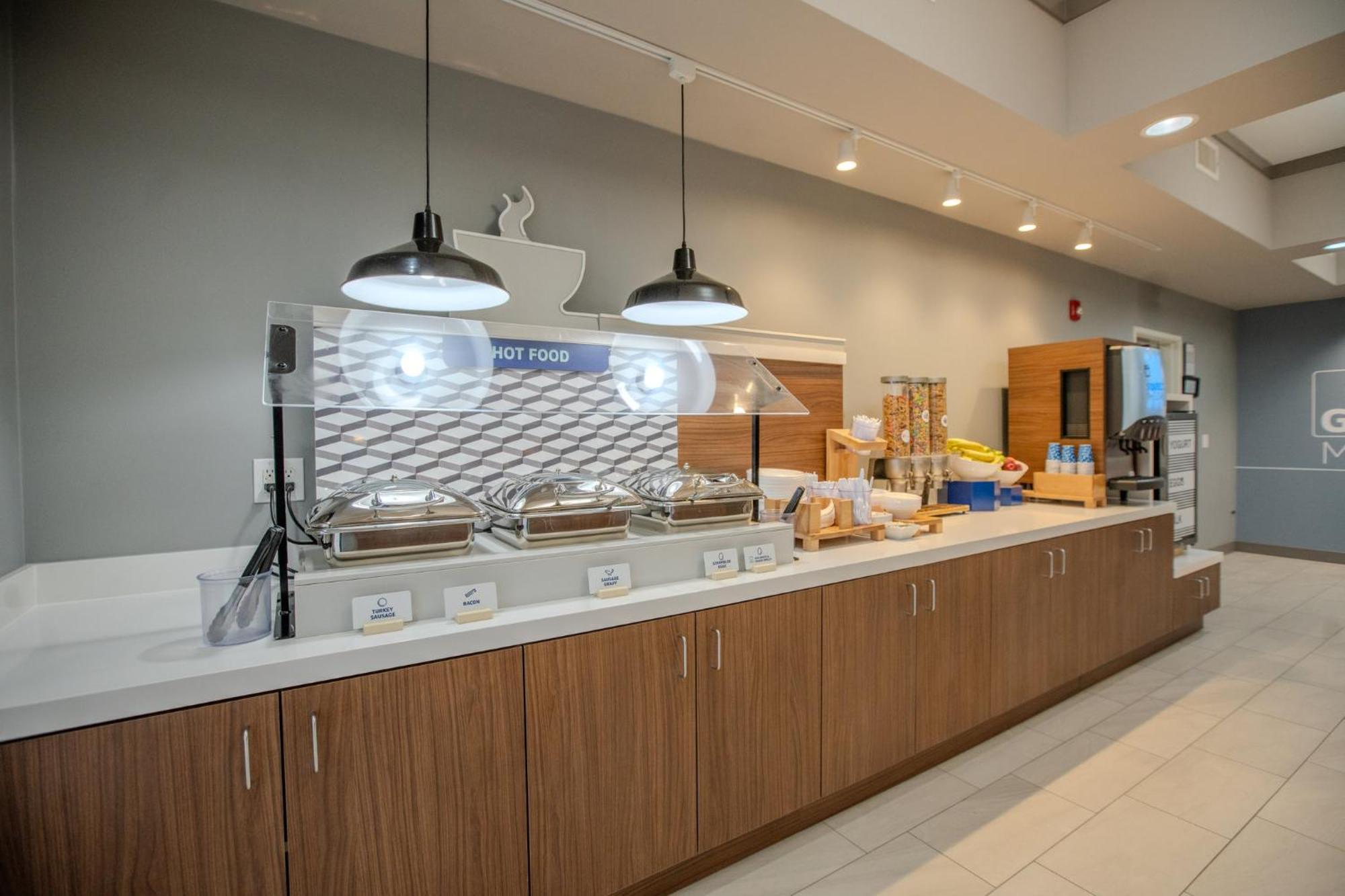 Holiday Inn Express & Suites Cleveland By Ihg Exteriör bild