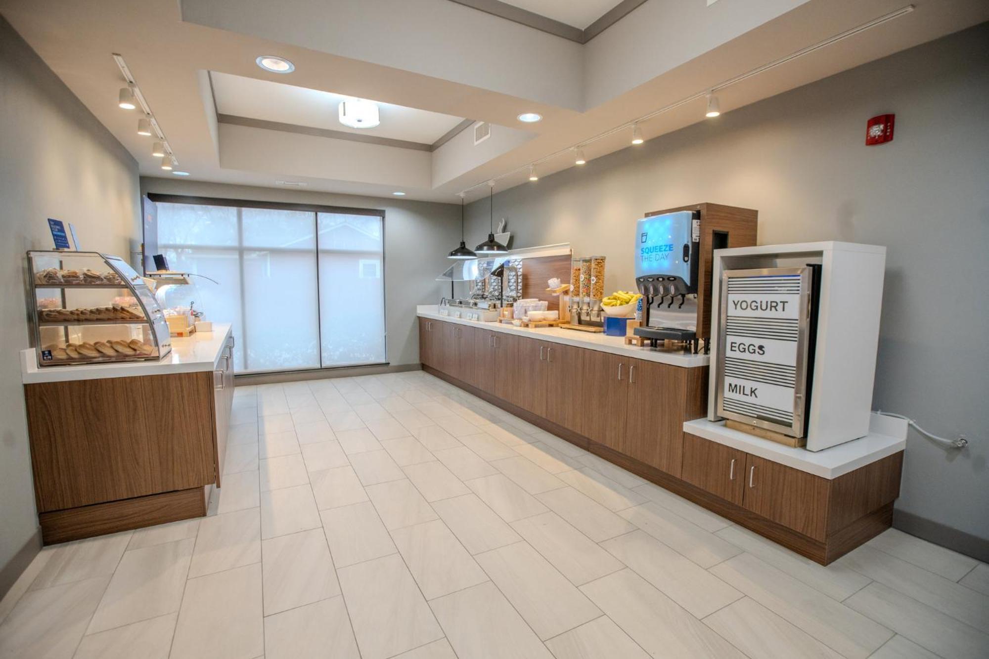 Holiday Inn Express & Suites Cleveland By Ihg Exteriör bild