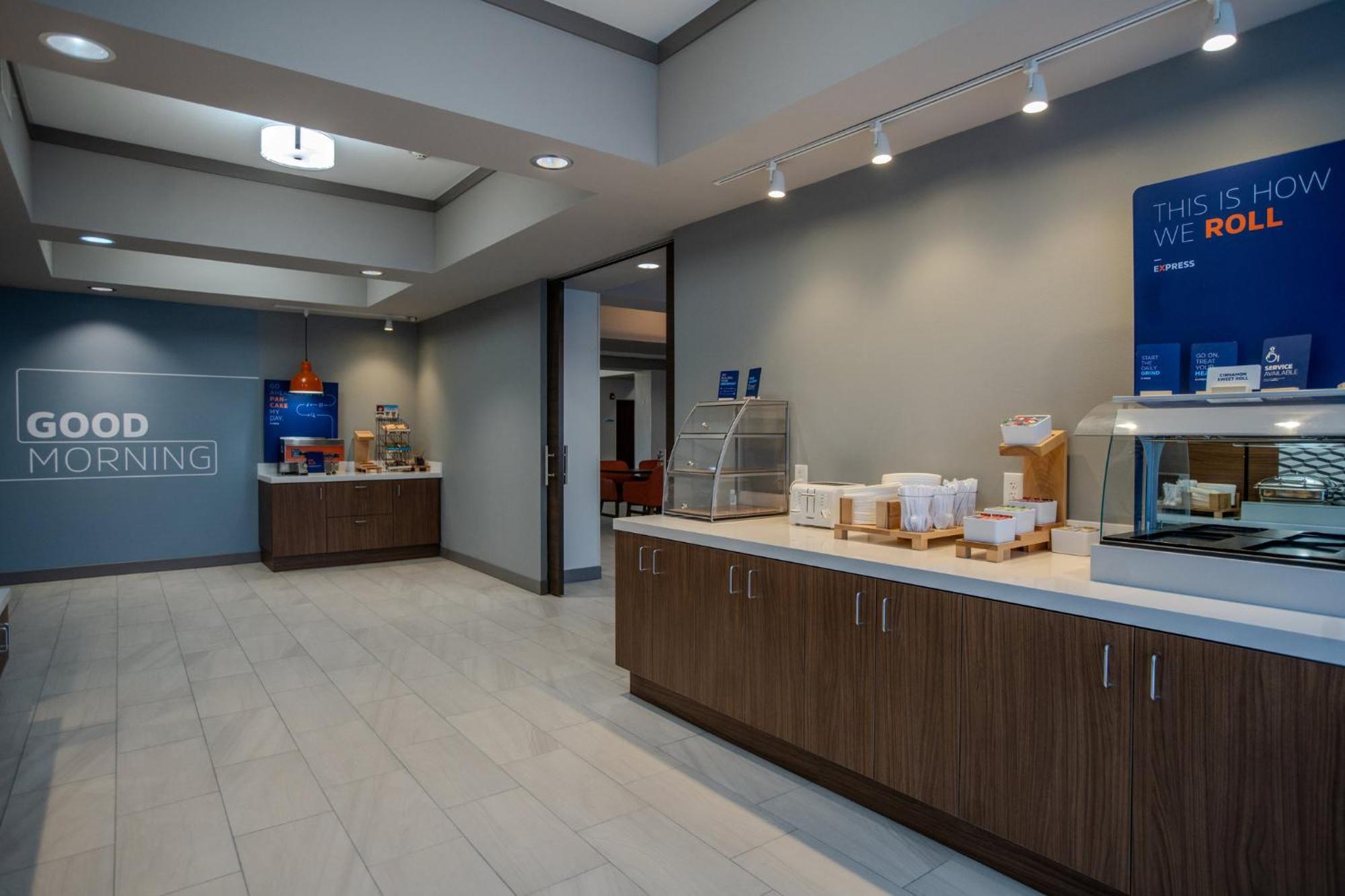 Holiday Inn Express & Suites Cleveland By Ihg Exteriör bild