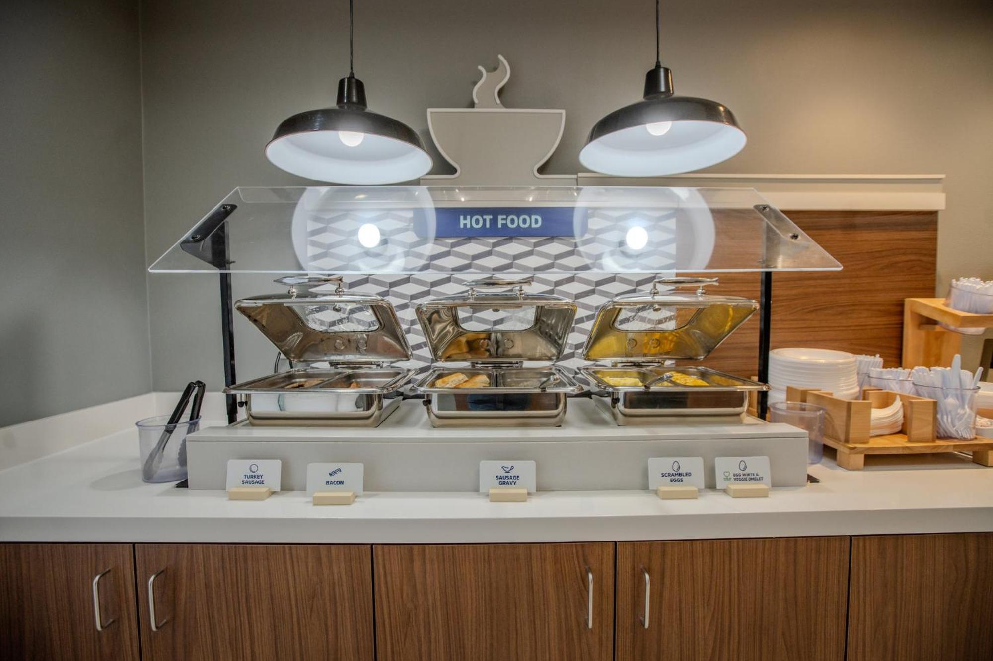 Holiday Inn Express & Suites Cleveland By Ihg Exteriör bild