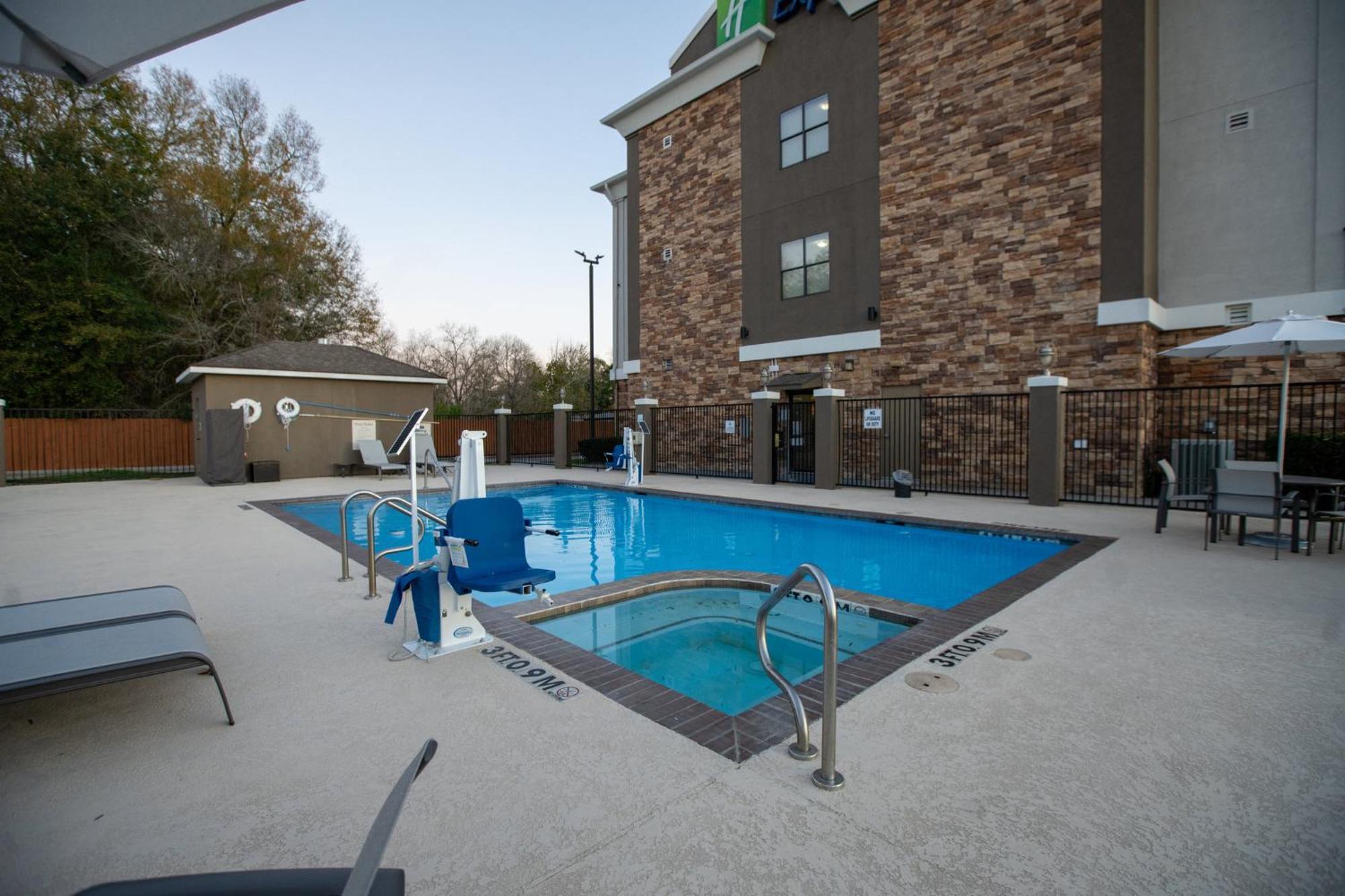 Holiday Inn Express & Suites Cleveland By Ihg Exteriör bild