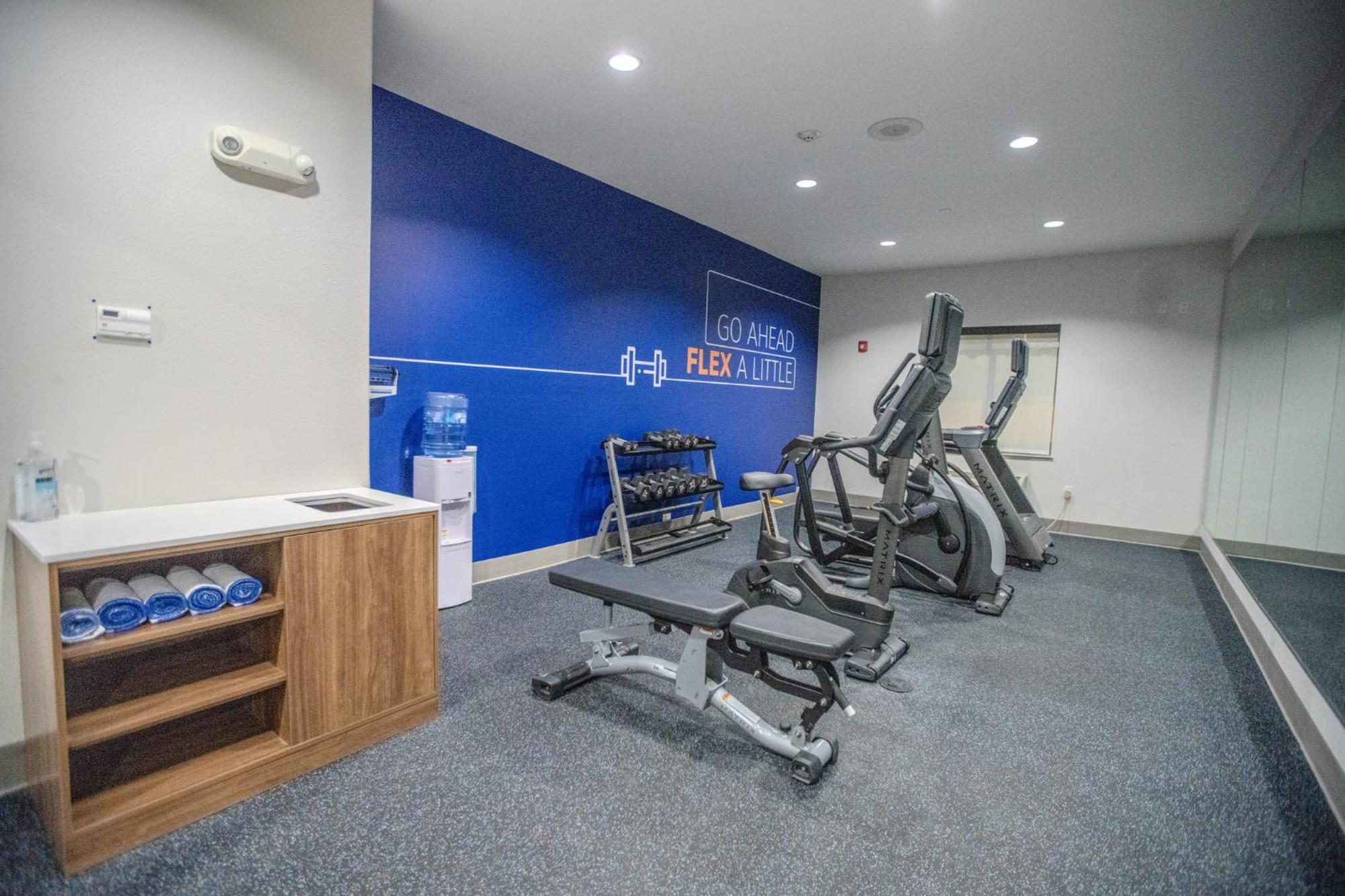Holiday Inn Express & Suites Cleveland By Ihg Exteriör bild