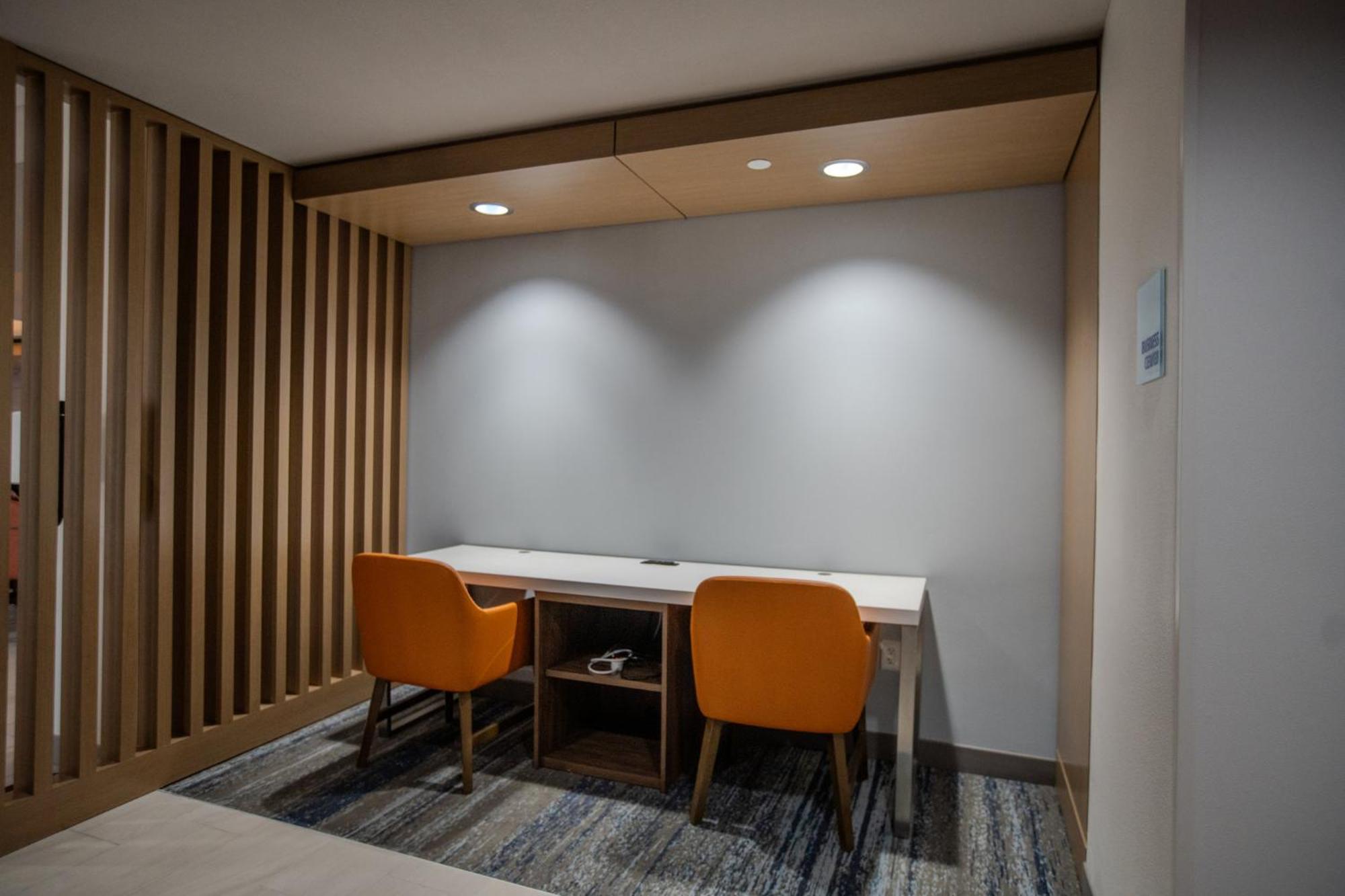 Holiday Inn Express & Suites Cleveland By Ihg Exteriör bild