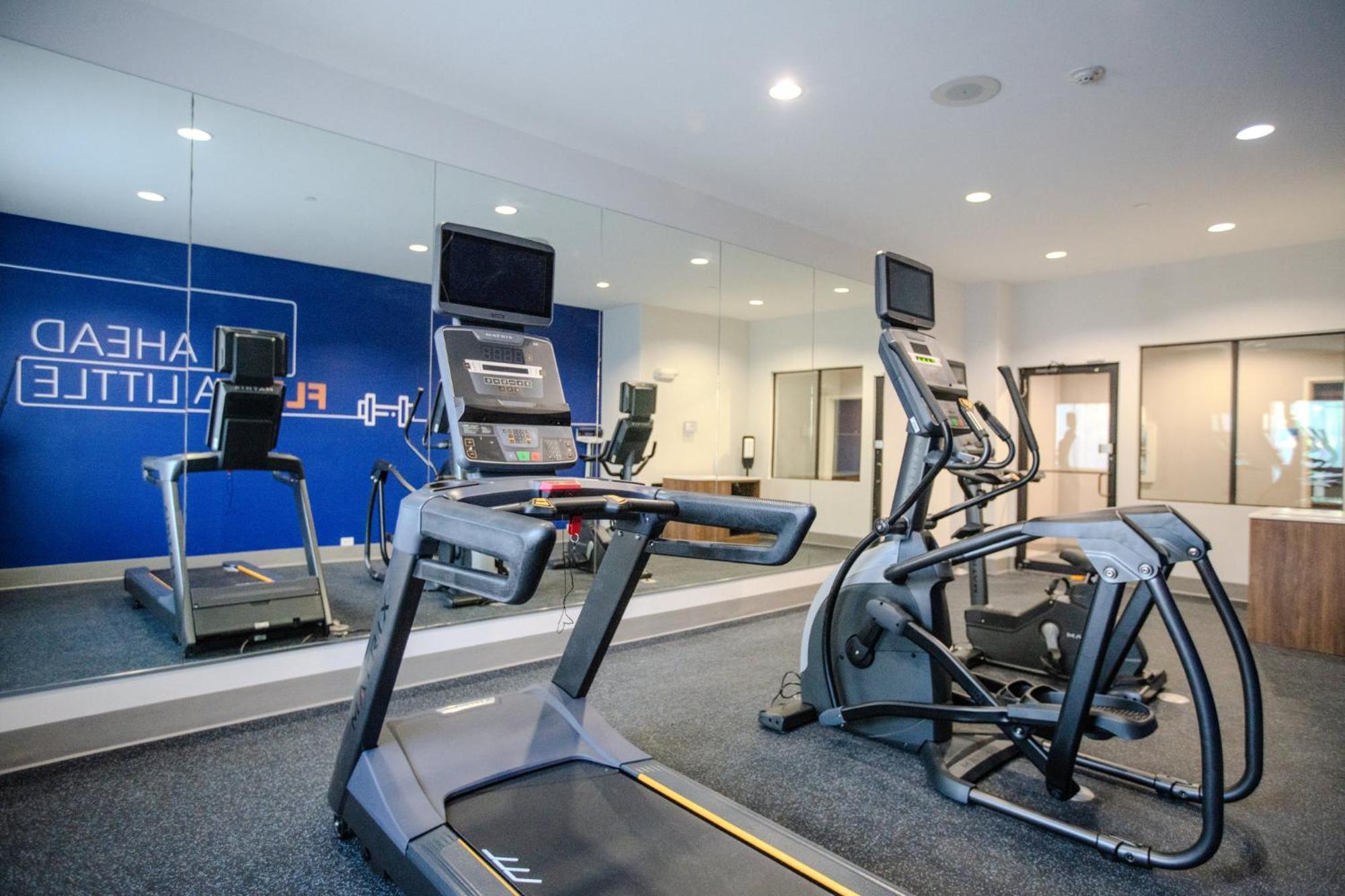 Holiday Inn Express & Suites Cleveland By Ihg Exteriör bild