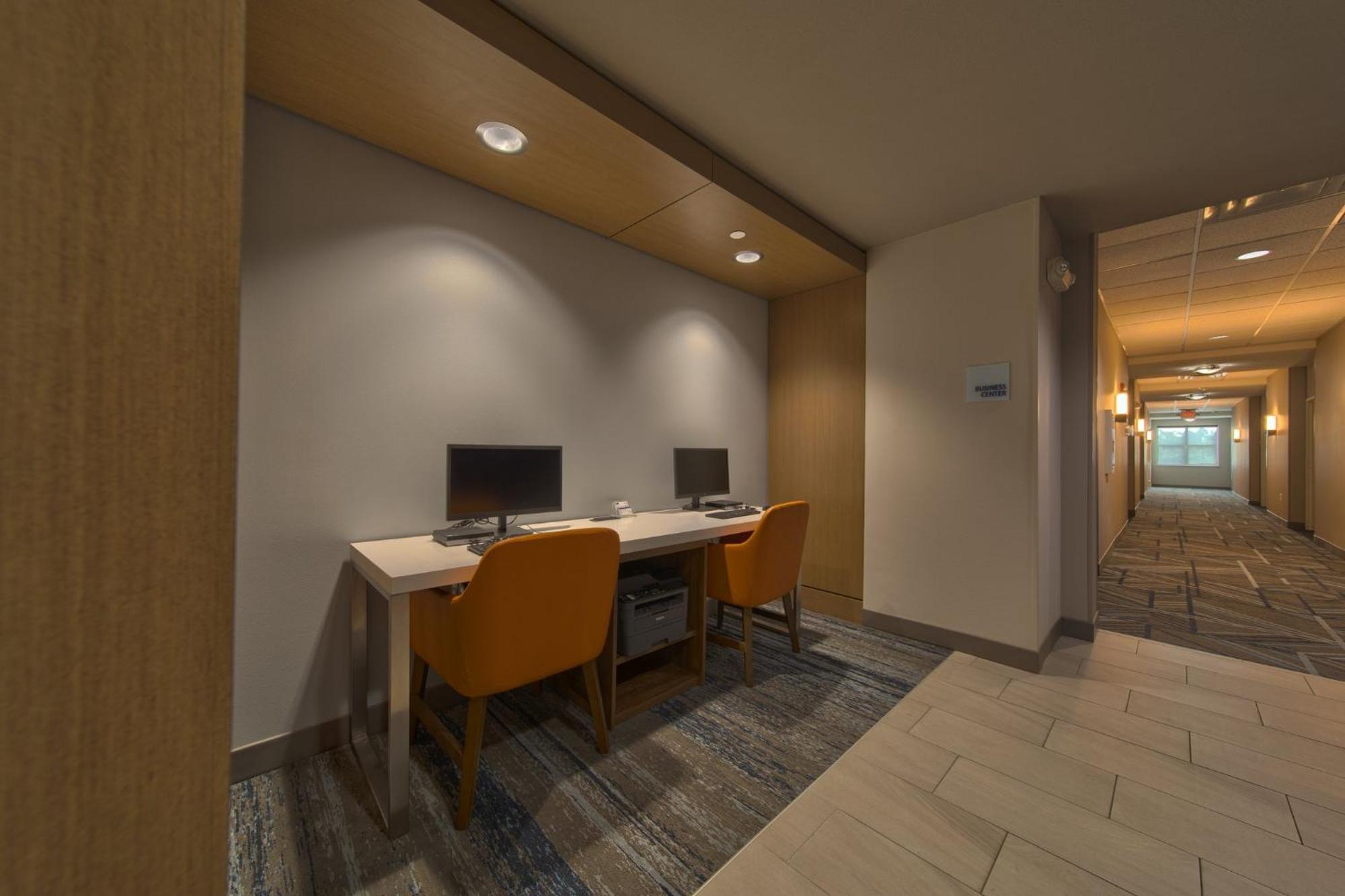 Holiday Inn Express & Suites Cleveland By Ihg Exteriör bild