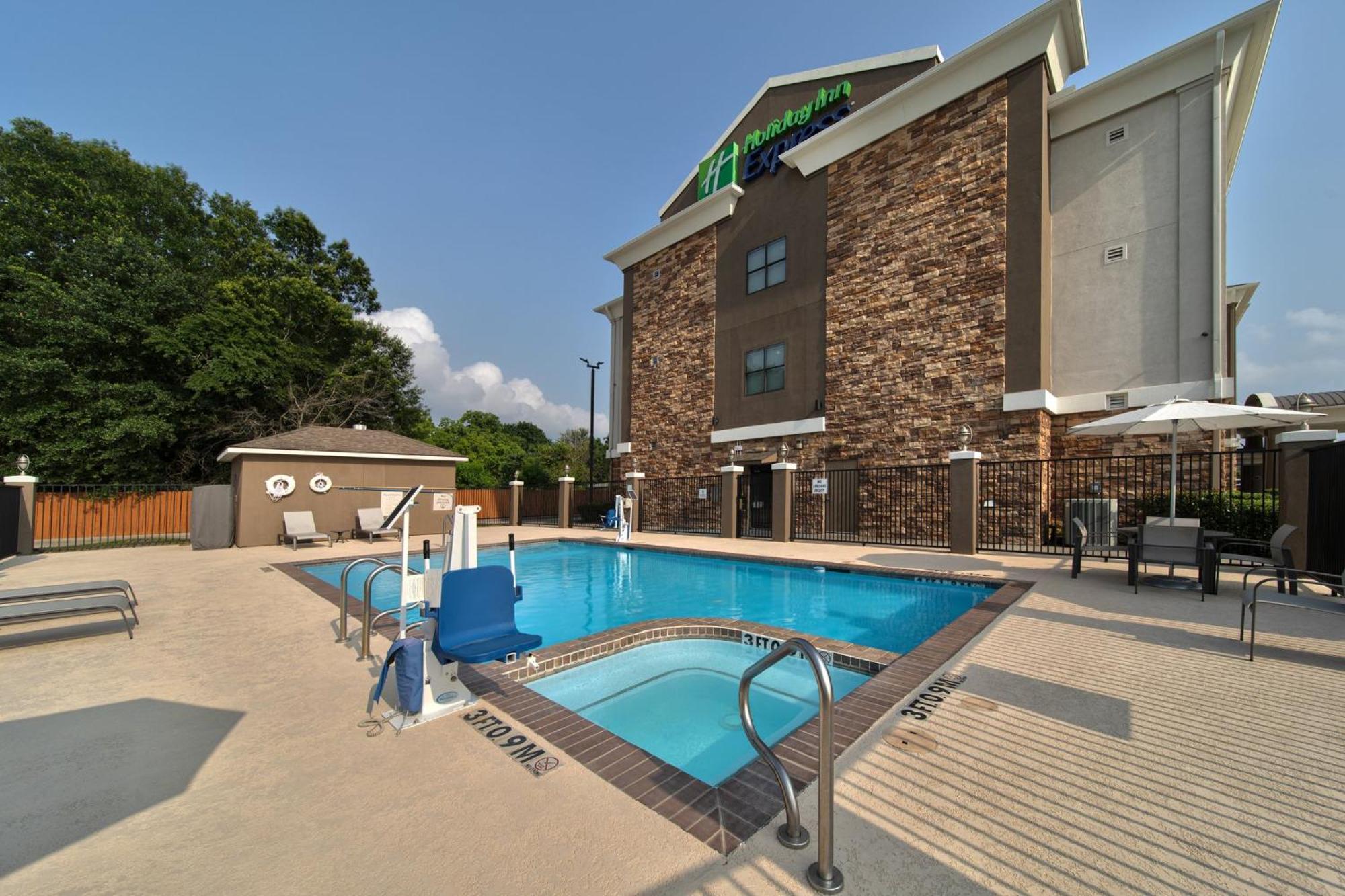 Holiday Inn Express & Suites Cleveland By Ihg Exteriör bild