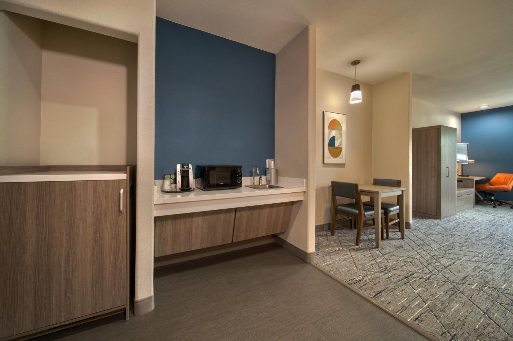 Holiday Inn Express & Suites Cleveland By Ihg Exteriör bild